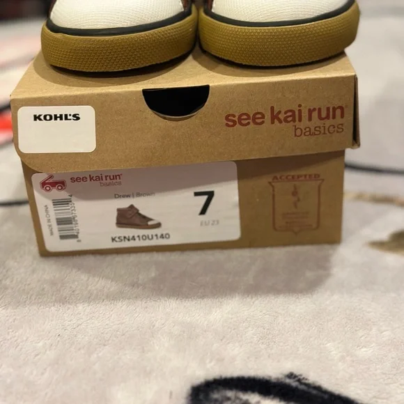 See Kai Run Brown Sneakers with White and Black Details - Picture 2 of 6